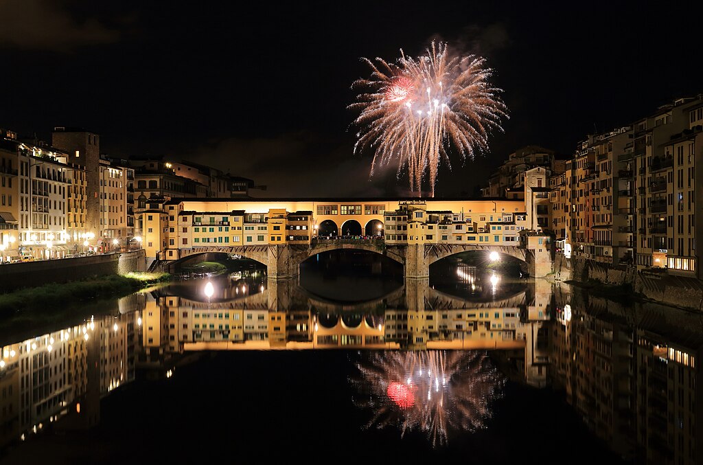 1024px-Fireworks_over_Ponte_Vecchio