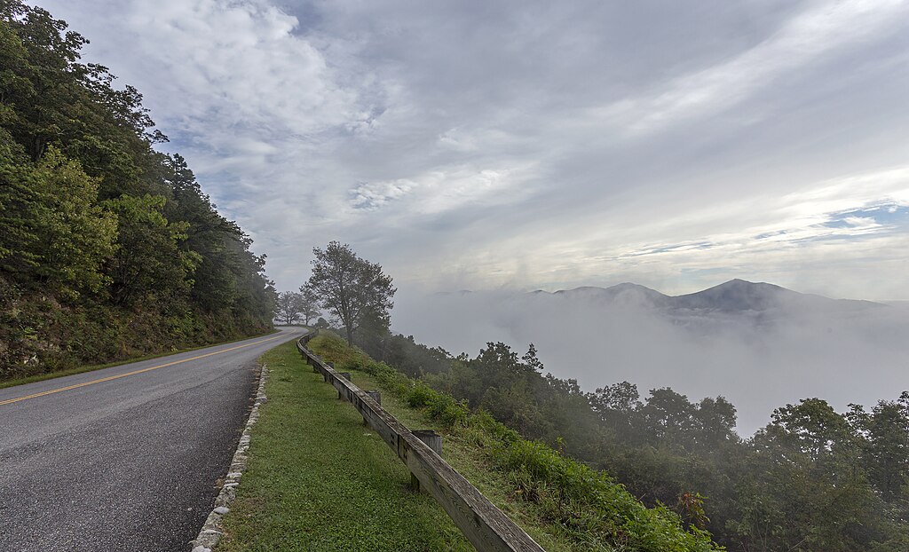1024px-Blue_Ridge_Parkway_clouds_VA1
