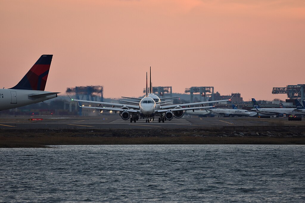 1024px-Aircraft_lining_up_on_taxiway_N_at_Logan_International_Airport_Feb_2024
