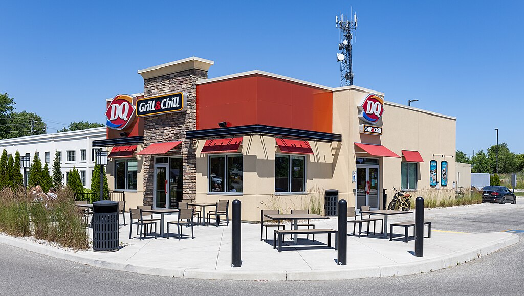 1024px-Dairy_Queen,_Kingsville,_Ontario,_2025-06-29
