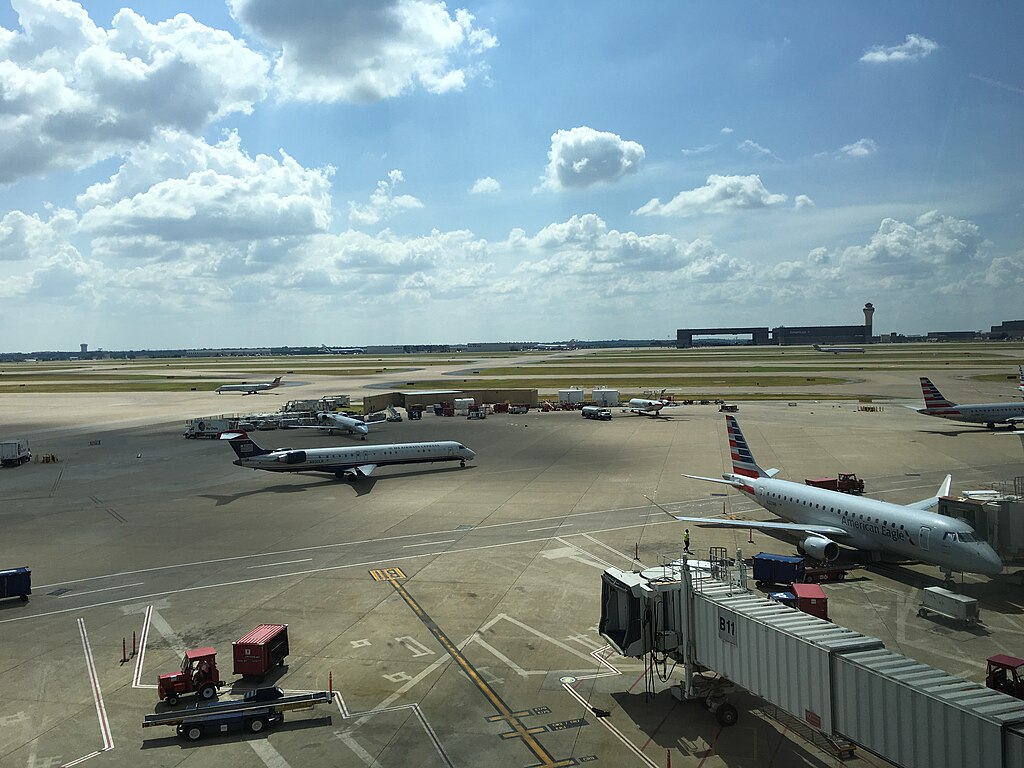 1024px-Dallas-Fort_Worth_International_Airport_16_2016-08-22