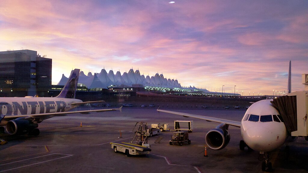 1024px-Denver_international_airport_-_panoramio