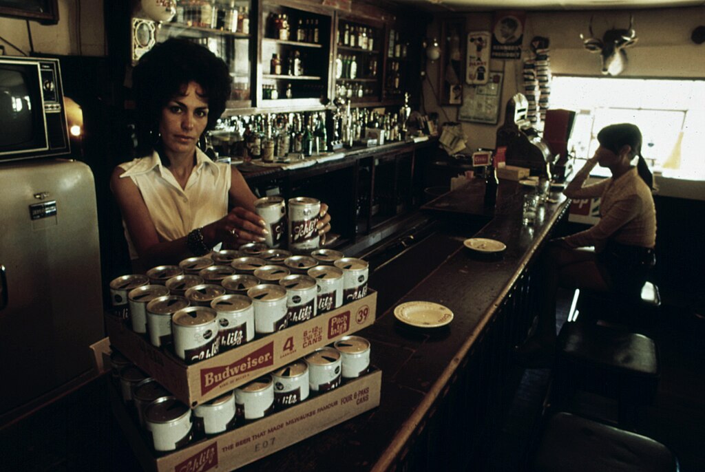 1024px-Empty_beer_cans