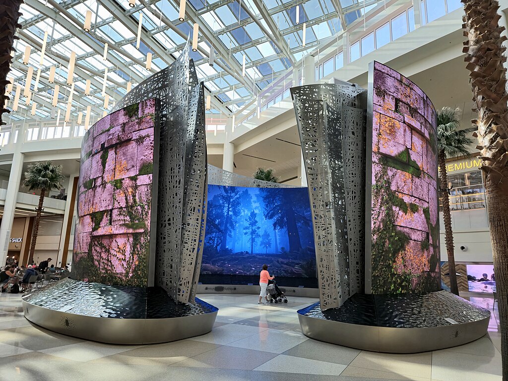 1024px-Moment_Vault_installation_at_Orlando_International_Airport_terminal_C_01
