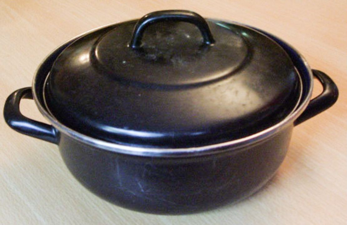 Colorful Enamel Stockpots And Dutch Ovens