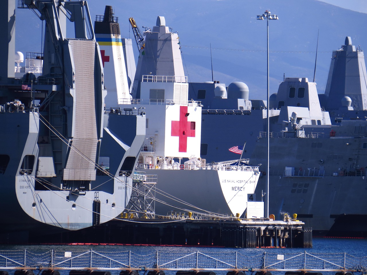us-naval-hospital-ship-5048237_1280